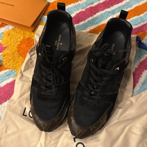 Louis Vuitton runaway sneaker
Size 6.5
Made in Italy - Picture 7 of 9